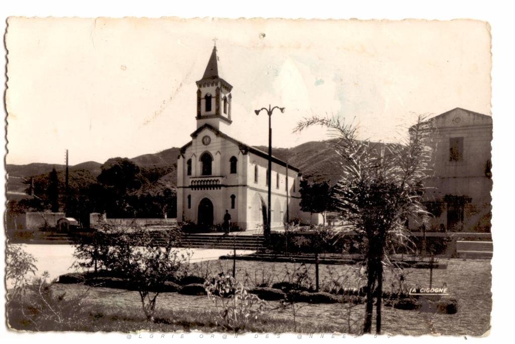 BOUSFER ANNEES 50 L EGLISE ST ANNE ET SA PLACE 04.JPG